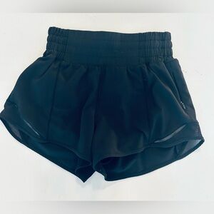Lululemon black size 2 hotty hot shorts EUC
